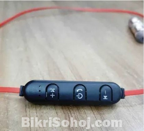 সাশ্রয়ী মূল্যে M6 Wireless Bluetooth Headphone.